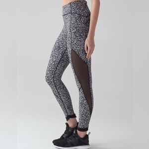 Lululemon Sole Training 7/8 Tight Daisy Dust Alpine White Black / Black Leggings